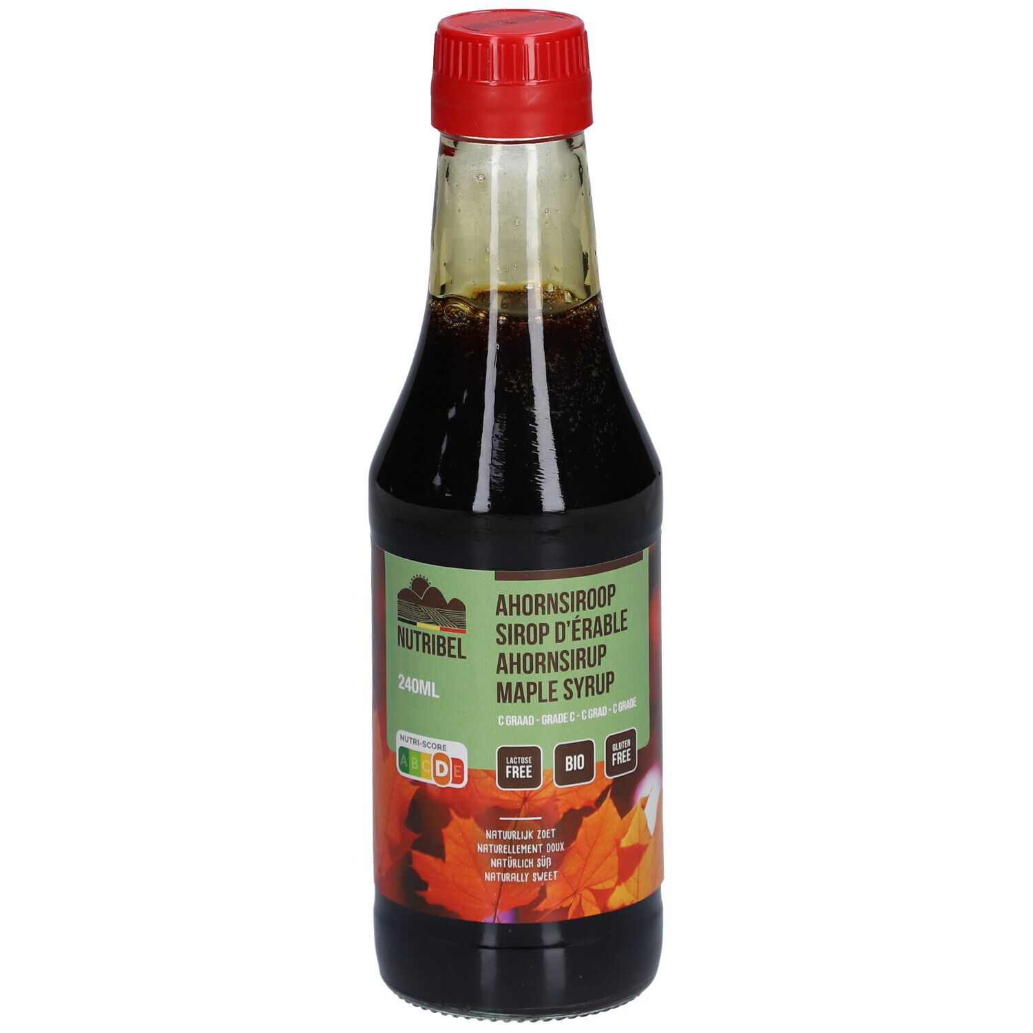 Bouteille en verre de sirop d'érable. Bouchon rouge, sirop brun. Étiquette avec nom du produit et logos.