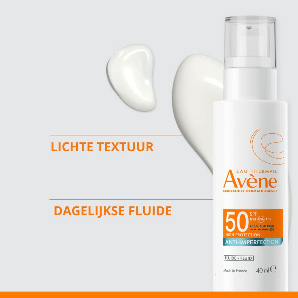 Witte fles met pomp. Tekst: Lichte textuur, dagelijkse fluide.