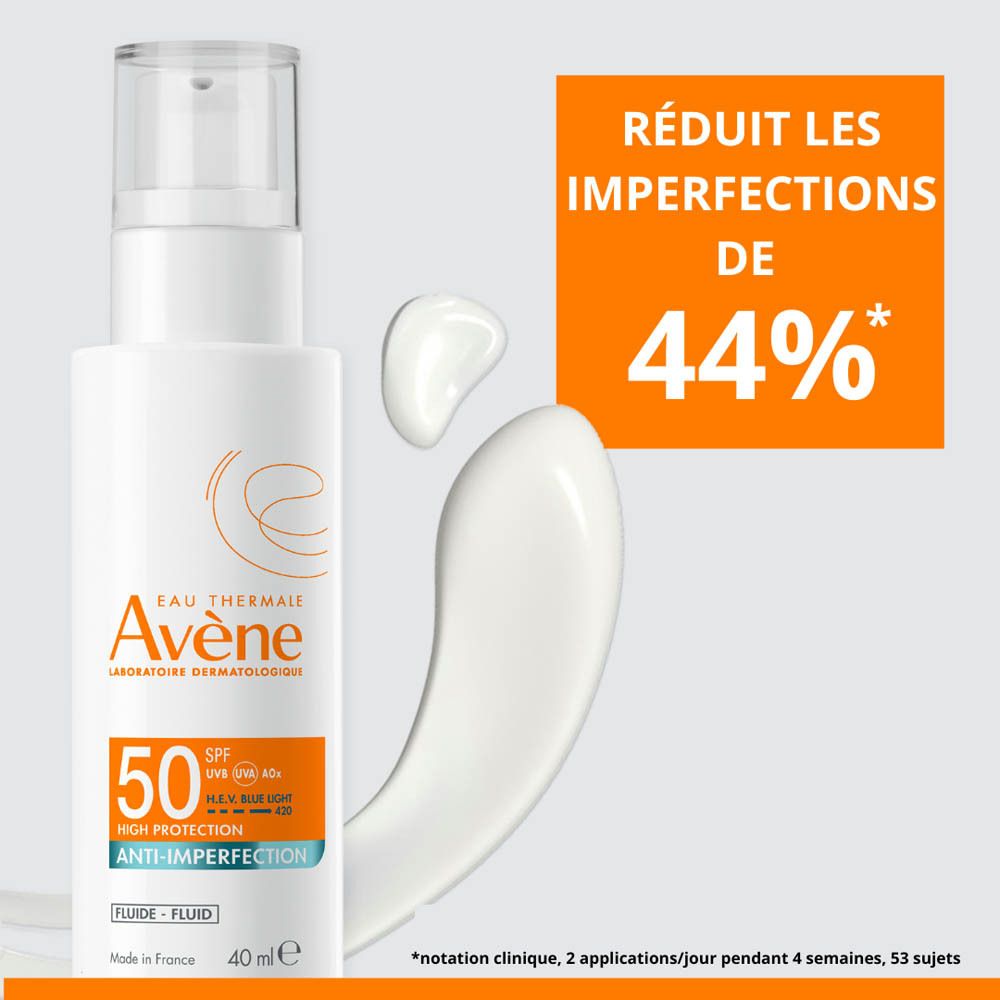 Flacon blanc avec pompe. Texte : Réduit les imperfections de 44%.
