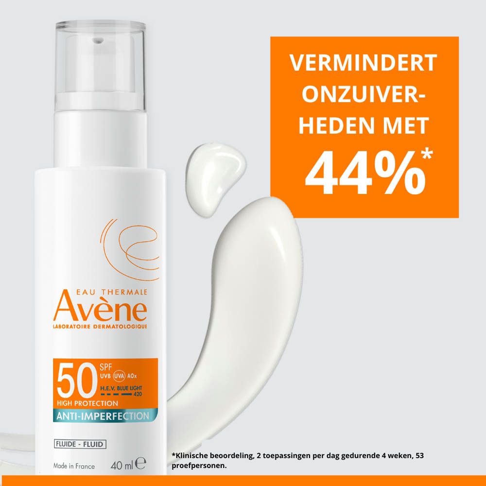 Witte fles met pomp. Tekst: Vermindert onzuiverheden met 44%.