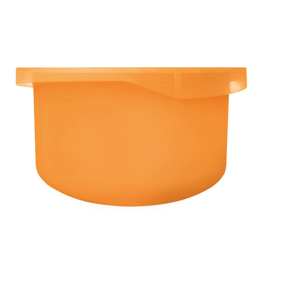 Récipient orange de forme arrondie. Dessus avec une petite encoche.