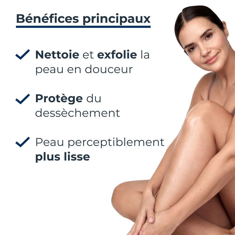 Femme avec peau lisse. Texte: Nettoie et exfolie, protège du dessèchement, peau plus lisse.