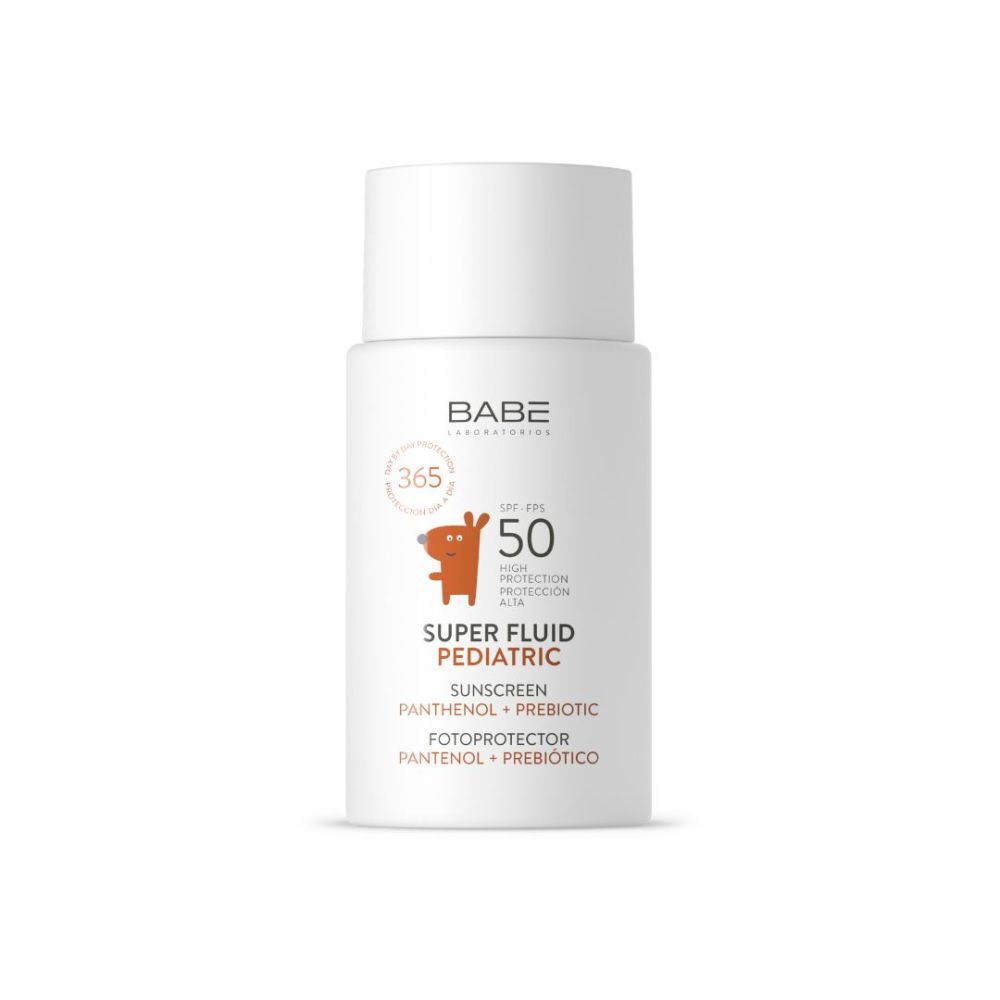 Flacon blanc BABÉ SPF 50 Super Fluid PEDIATRIC. Protection solaire pour enfants. Contient Panthenol et Prébiotique.