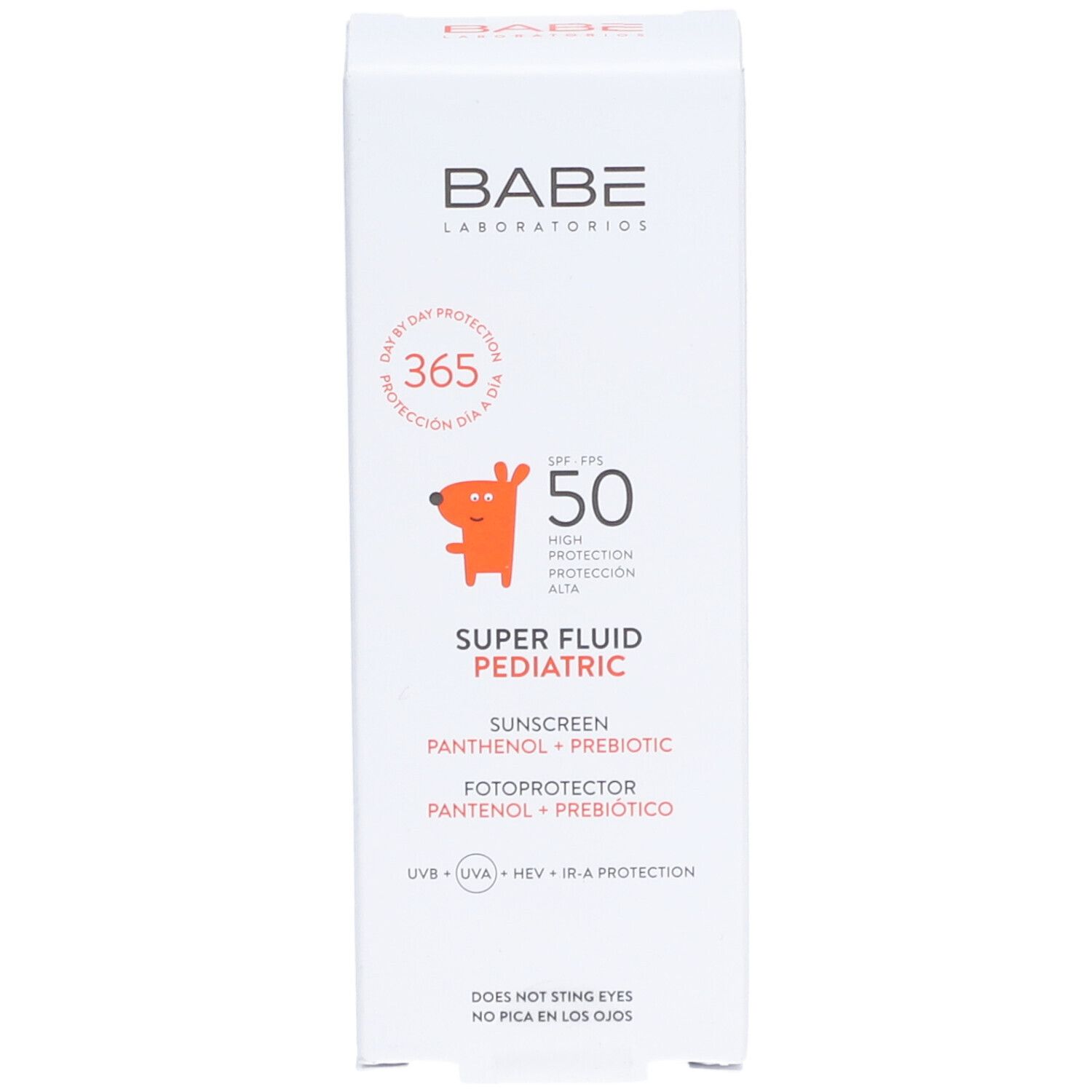 Boîte blanche BABÉ SPF 50 Super Fluid PEDIATRIC. Protection solaire pour enfants. Texte et logo.