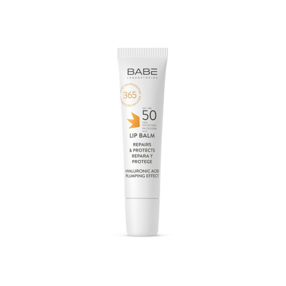 Tube de baume à lèvres blanc SPF50. Inscription BABÉ, protection 365 jours, baume à lèvres, répare & protège, acide hyaluronique.