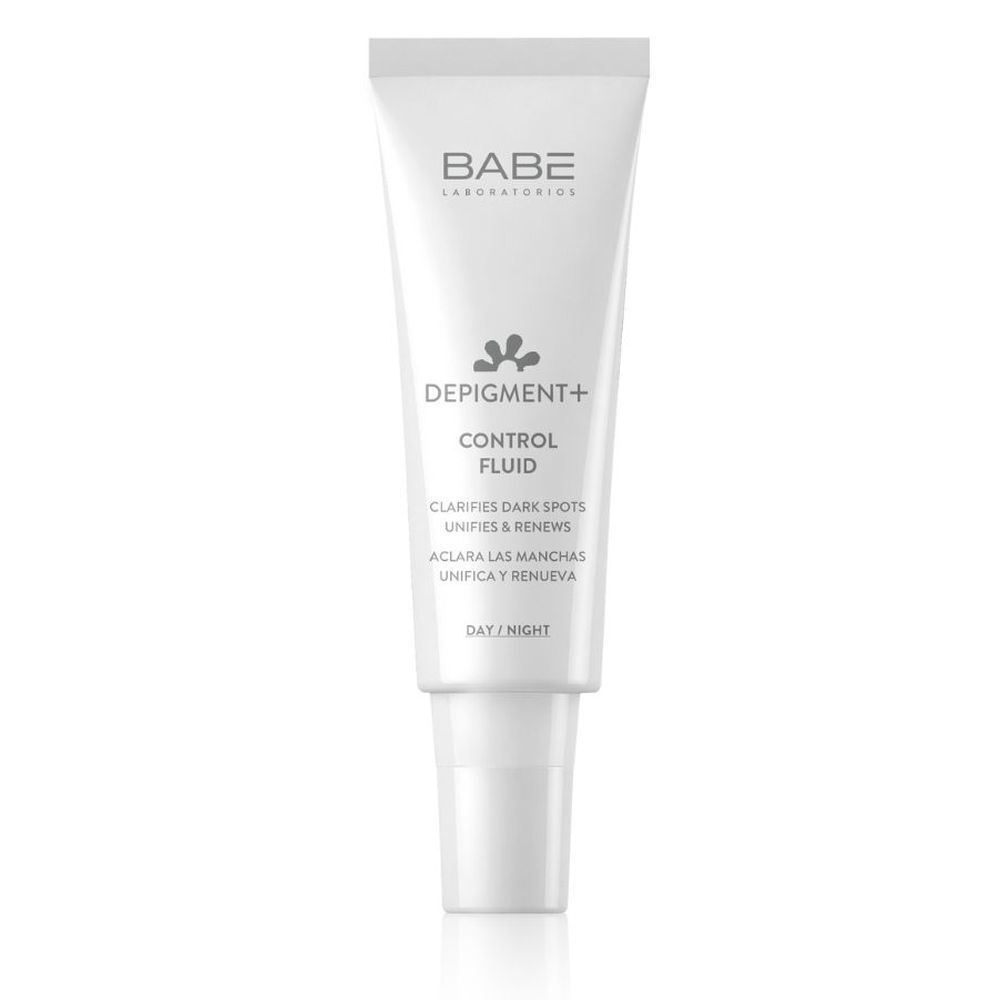 Tube blanche avec nom du produit et texte. Marque BABÉ. Depigment+ Control Fluid. Jour/Nuit.