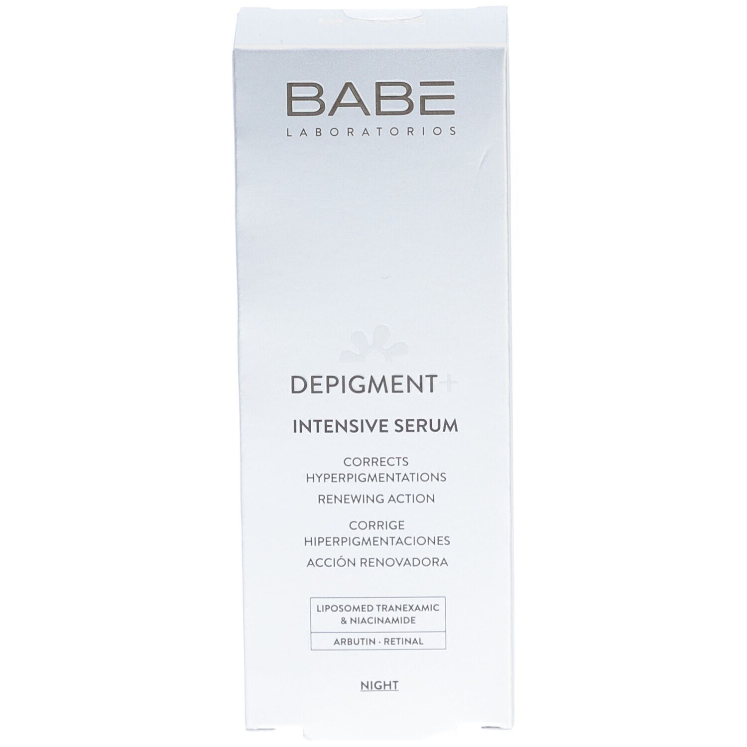 Emballage blanc avec logo BABÉ et inscription Depigment+ Intensive Serum. Corrige l'hyperpigmentation. Nuit.