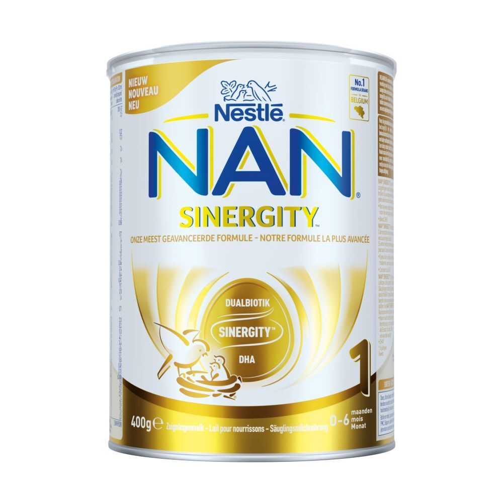 Weiß-goldene Dose mit Nestlé NAN SINERGITY 1. Enthält Dualbiotik Sinergity und DHA. Für Babys von 0-6 Monaten. 400g.