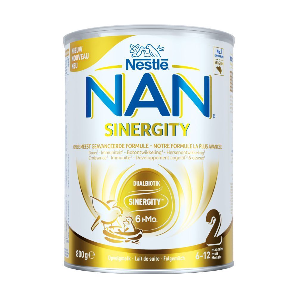 Boîte Nestlé NAN Sinergity 2. Design doré et bleu. Contient des informations pour les bébés de 6 à 12 mois.