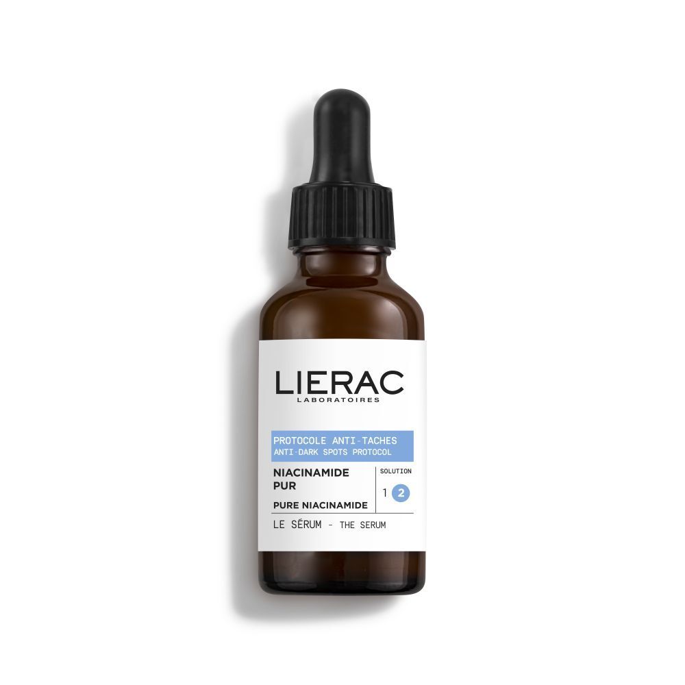 Flacon en verre brun avec pipette noire. Étiquette avec informations produit. Marque : Lierac.