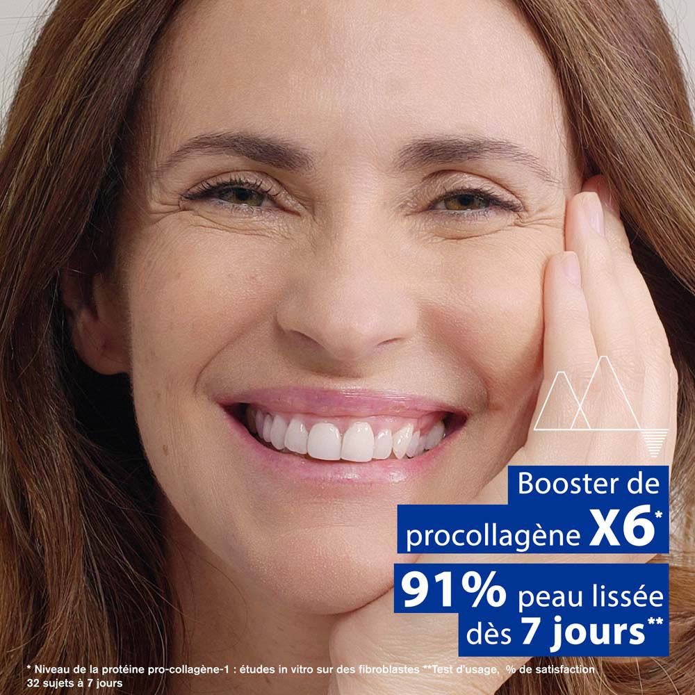 Femme touchant son visage. Texte: Booster de procollagène X6, 91% peau lissée dès 7 jours.