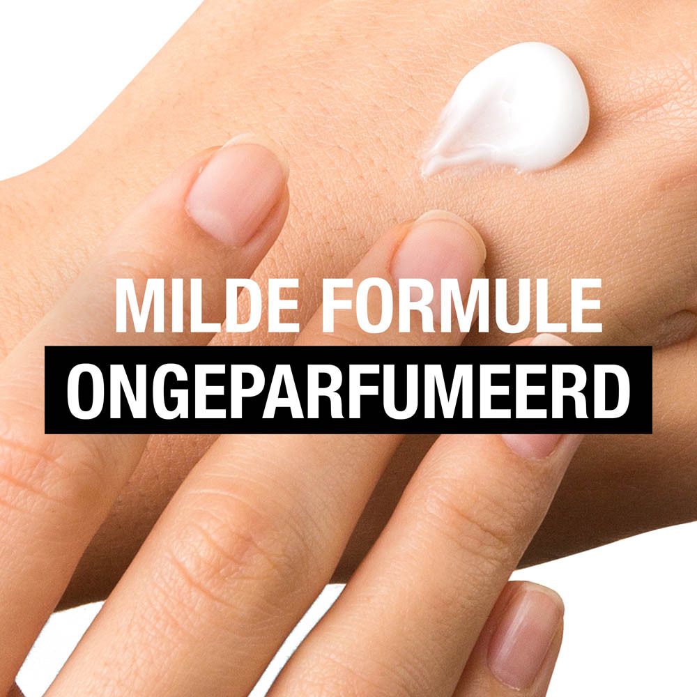 Hand met crème. Tekst: Milde formule, ongeparfumeerd.