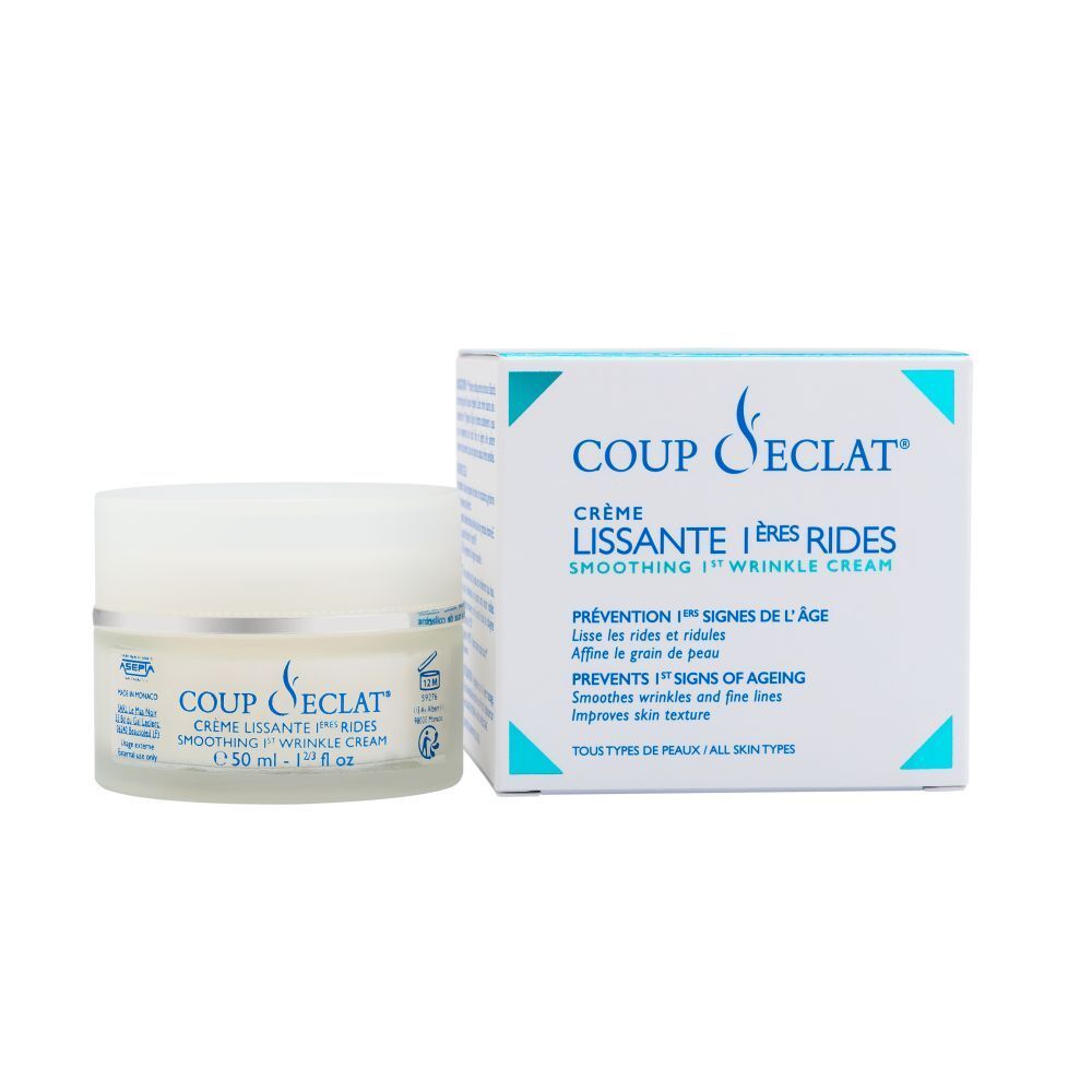 Coup d'Eclat® Crème Lissante Premières Rides. Produkt und Verpackung. Weißer Tiegel, weiße Schachtel. Blaue Schrift.
