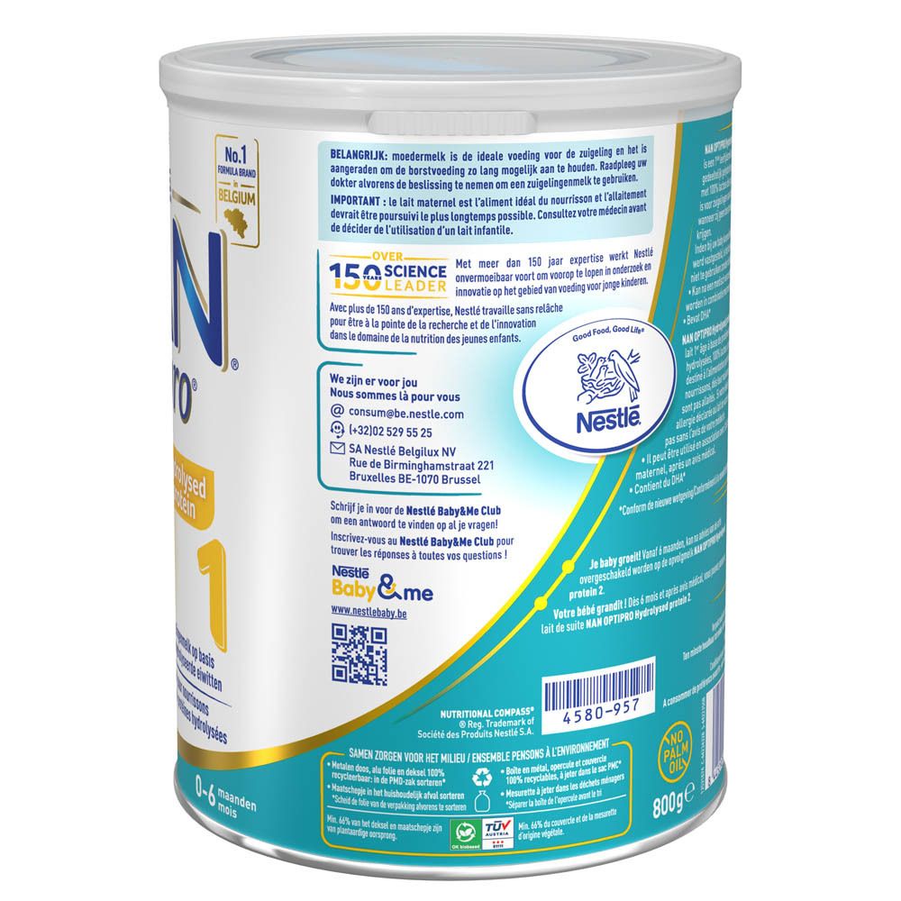 Witte blik met blauwe en gouden belettering, toont Nestlé-logo en productinformatie voor babymelk.