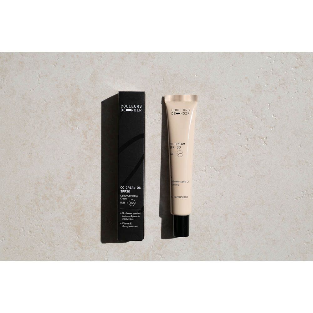 Tube beige avec bouchon noir et emballage noir. Marque: Couleurs de Noir.