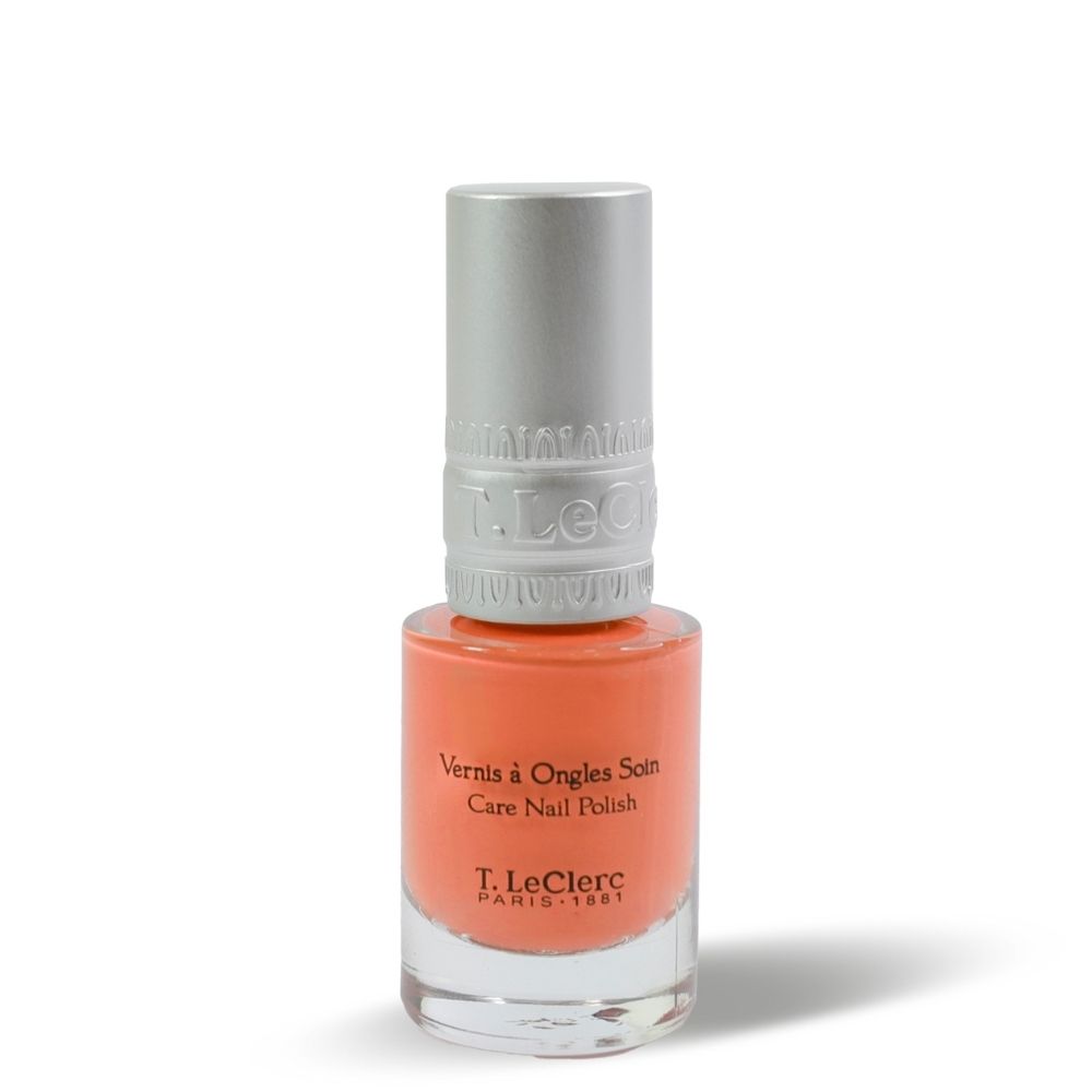 Flacon de vernis à ongles avec bouchon argenté. Inscription: Vernis à Ongles Soin, Care Nail Polish, T.LeClerc Paris 1881.