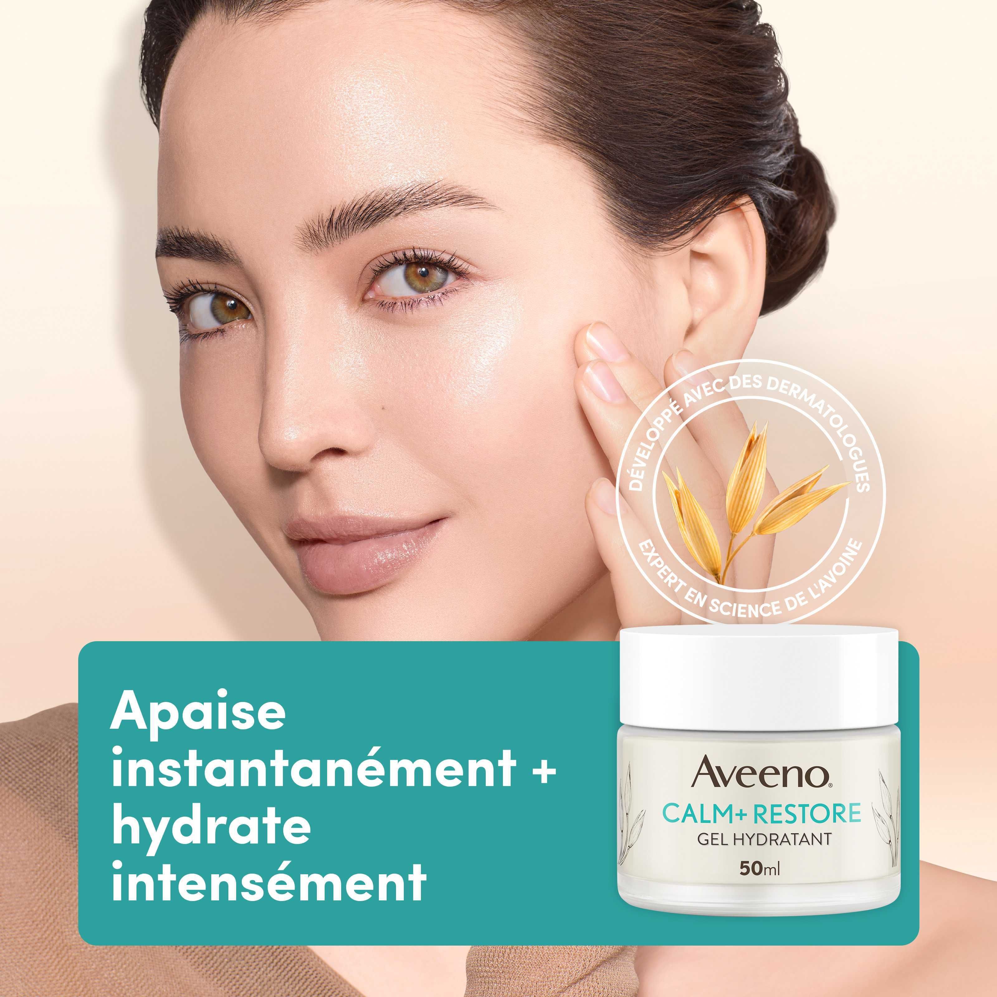 Femme avec crème sur la peau. Aveeno CALM+RESTORE Gel Hydratant. Inscription et 50ml.
