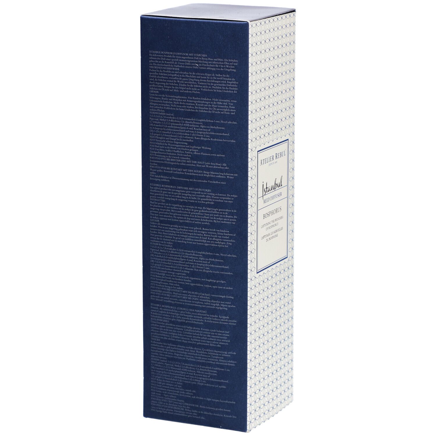 Hoge, rechthoekige doos. Opschrift: Atelier Rebul Istanbul Reed Diffuser Bosphorus. Tekst op donkerblauwe achtergrond.
