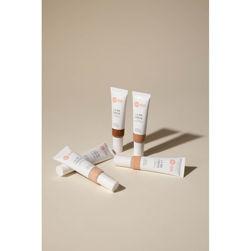 Plusieurs tubes de crème BB. Différentes teintes. Nom du produit : LA BB CRÈME. Teinte : Très clair.