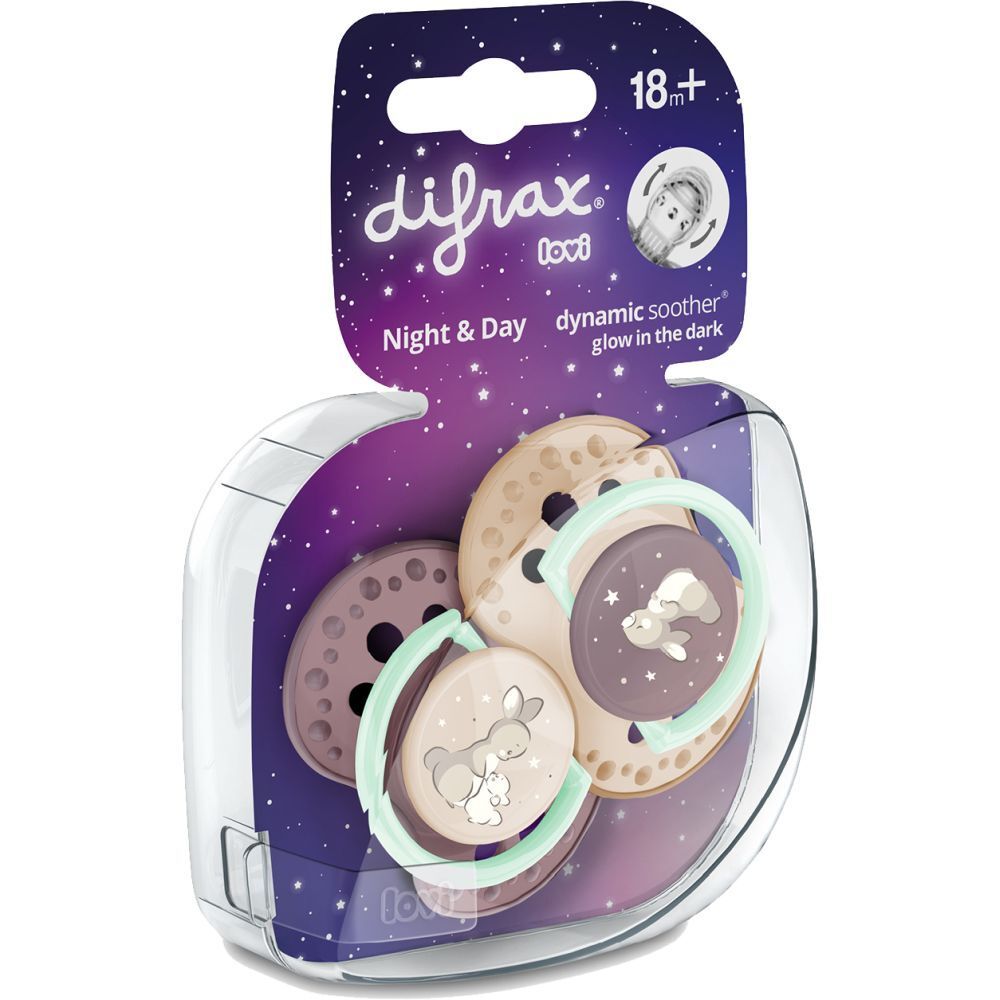 Verpackung mit zwei Schnullern. Marke Difrax, Modell Nacht & Tag. Für Babys ab 18 Monaten. Leuchtet im Dunkeln.