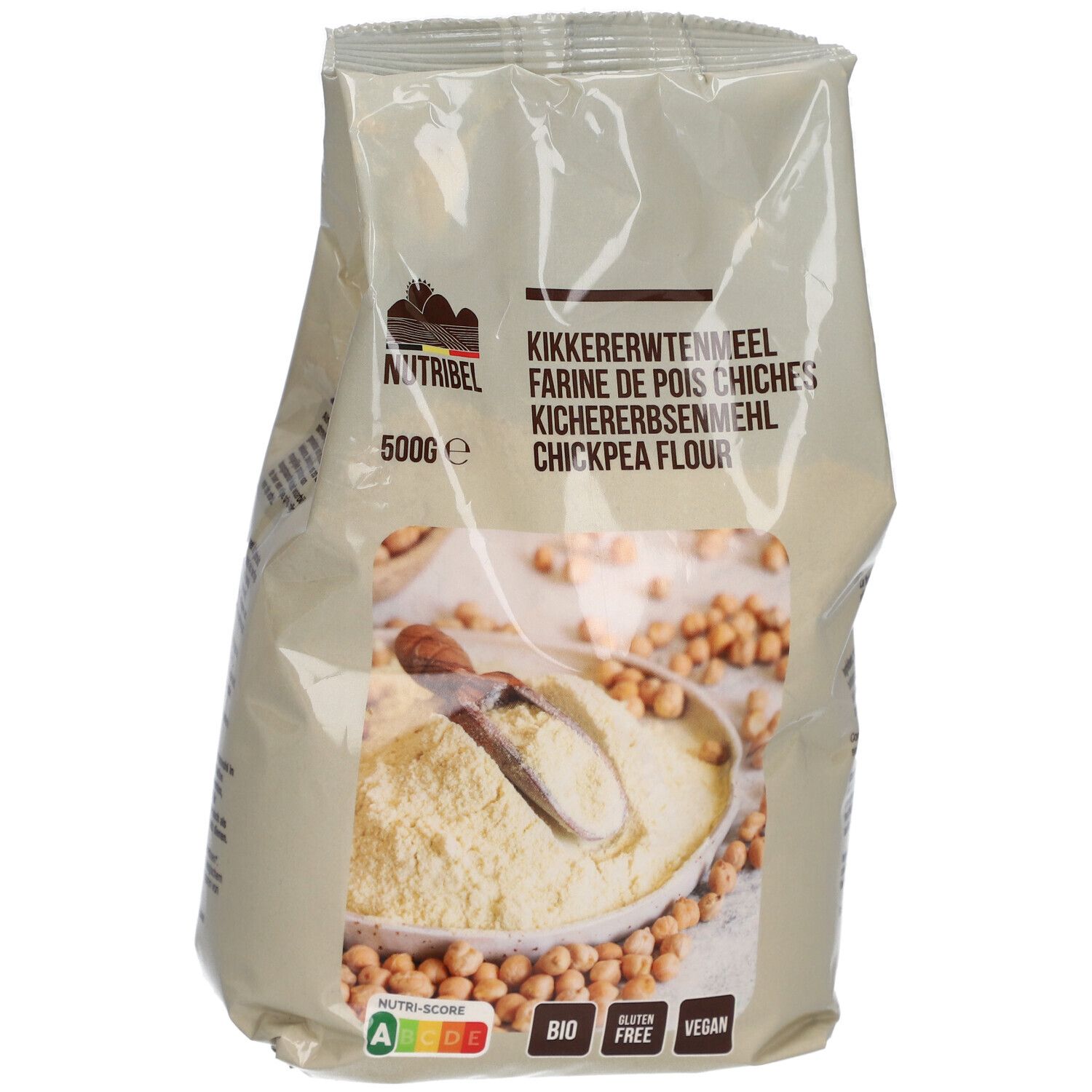 Zak met kikkererwtenmeel. Opschrift: Nutribel, Kikererwtenmeel, Farine de pois chiches, Kichererbsenmehl, Chickpea Flour. 500g. Bio, glutenvrij, vegan.