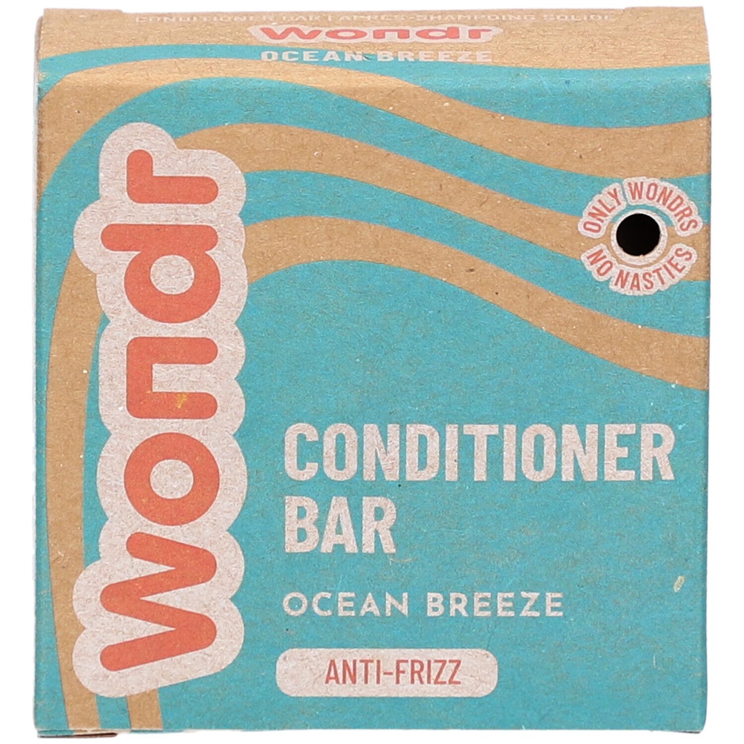 Kartonverpackung. Aufschrift: Wondr, Conditioner Bar, Ocean Breeze, Anti-Frizz. Mit Wellenmuster und Logo.