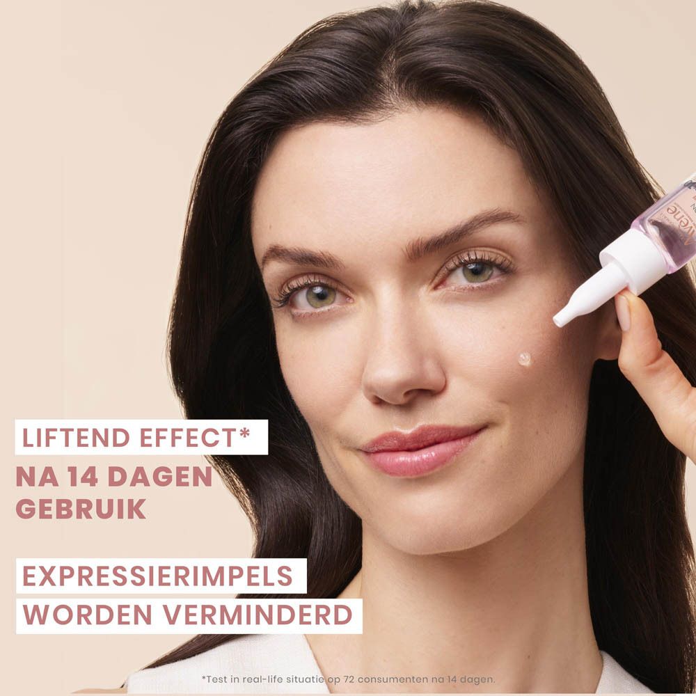 Femme appliquant du sérum. Texte: Liftend effect. Expressierimpels worden verminderd.