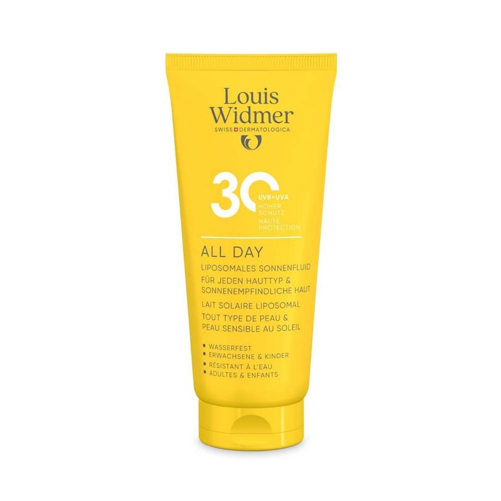 Tube jaune de crème solaire. Inscription: Louis Widmer, 30, All Day, tous types de peau, résistant à l'eau.