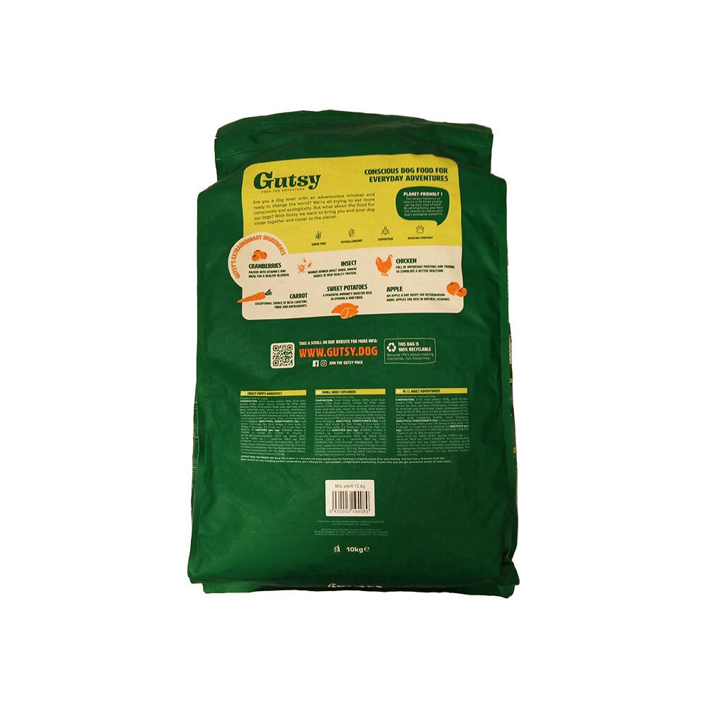 Grüne Verpackung mit Produktinformationen. Aufschrift: Gutsy. Enthält Karotten, Süßkartoffeln und Äpfel. Rückansicht.