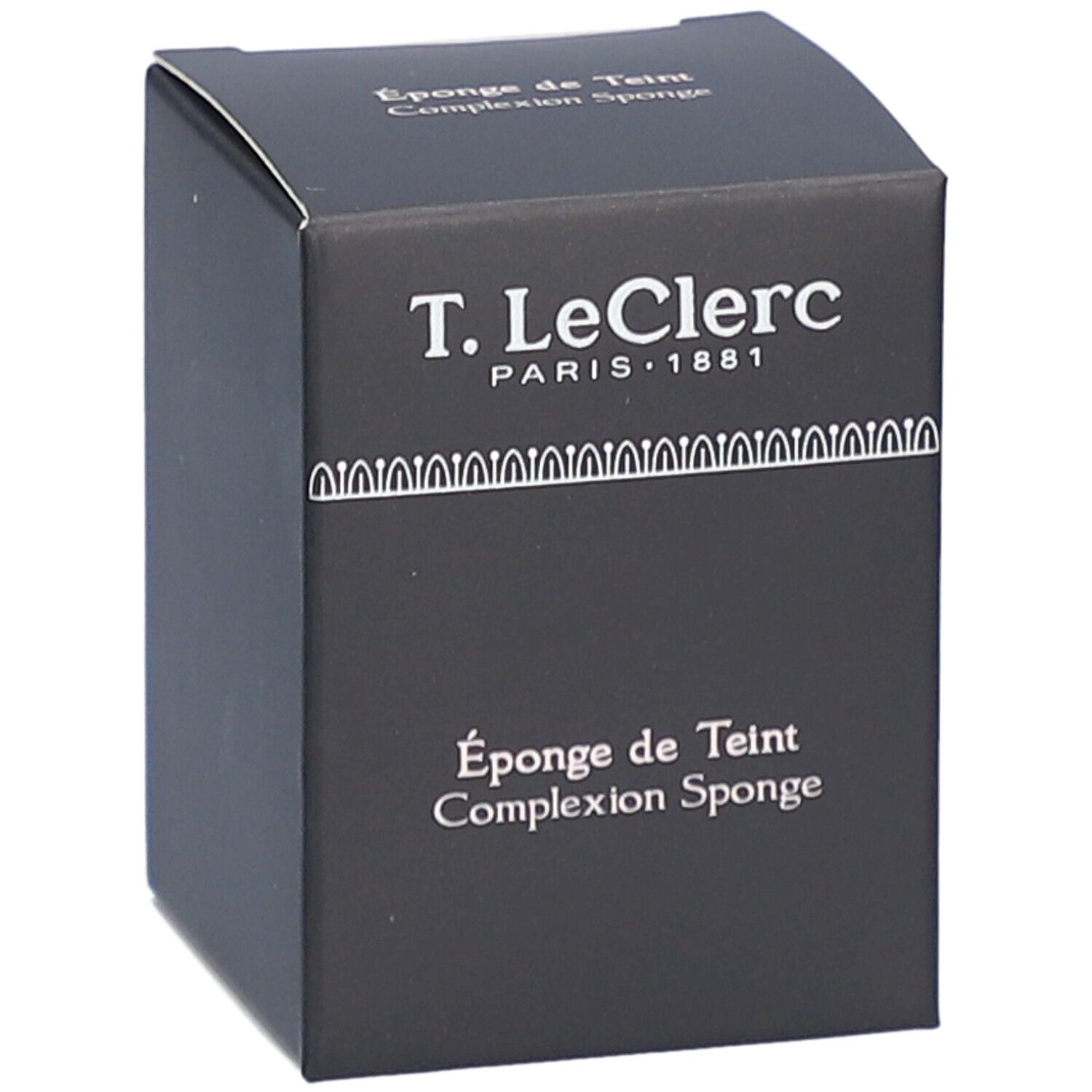 Zwarte doos. Opschrift: T. LeClerc Paris 1881. Éponge de Teint Complexion Sponge.