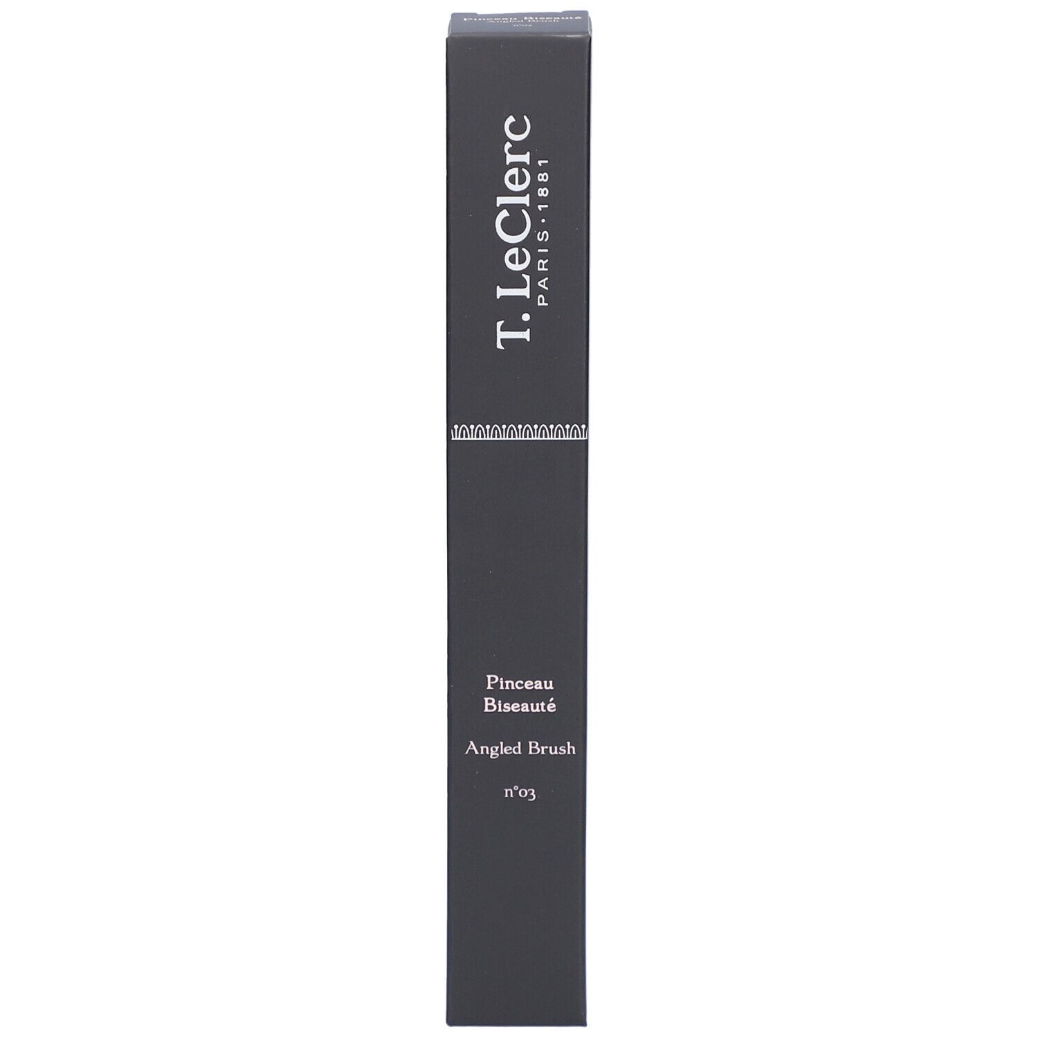 Schwarze Verpackung mit weißem Text: T. LeClerc, Pinceau Biseauté, Angled Brush n°03. Längliche Form.