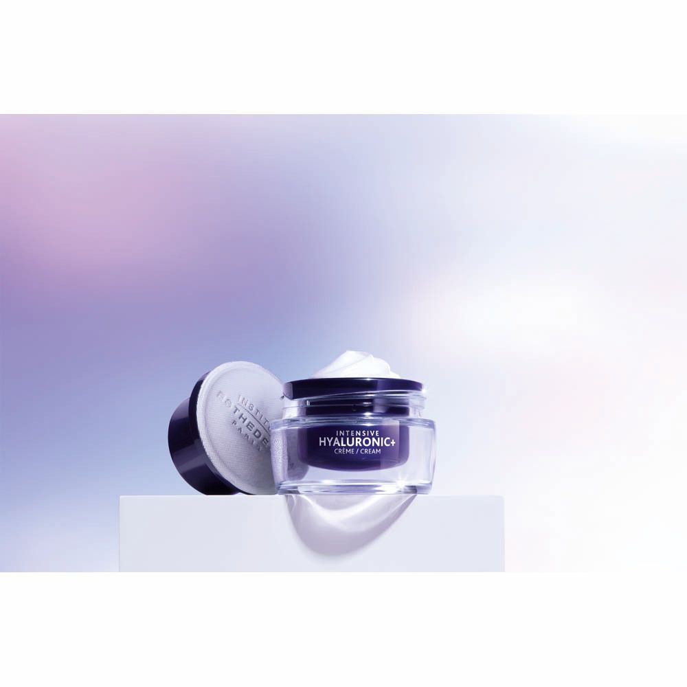 Pot met deksel. Opschrift: Institut Esthederm, Intensive Hyaluronic+ Crème/Cream.