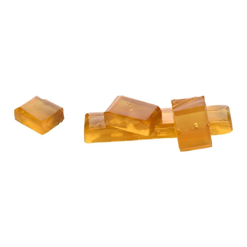 Plusieurs gommes transparentes jaunes, de forme carrée et rectangulaire, sur fond blanc.