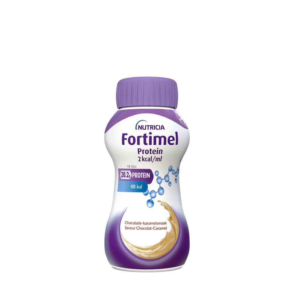 Een fles Fortimel Protein 2 kcal/ml, chocolade-karamelsmaak. Paarse dop.