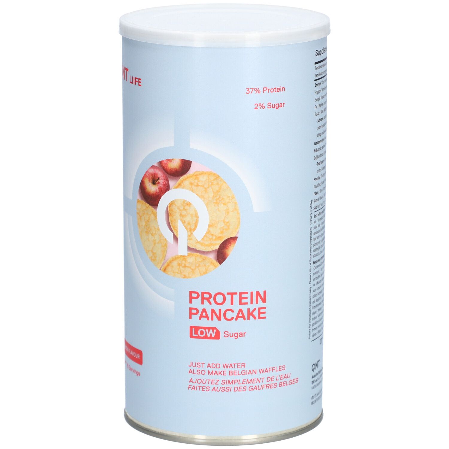 Boîte cylindrique avec logo QNT et nom du produit. Illustration de crêpes et de pommes. Texte : Protein Pancake, Low Sugar, saveur pomme-cannelle.