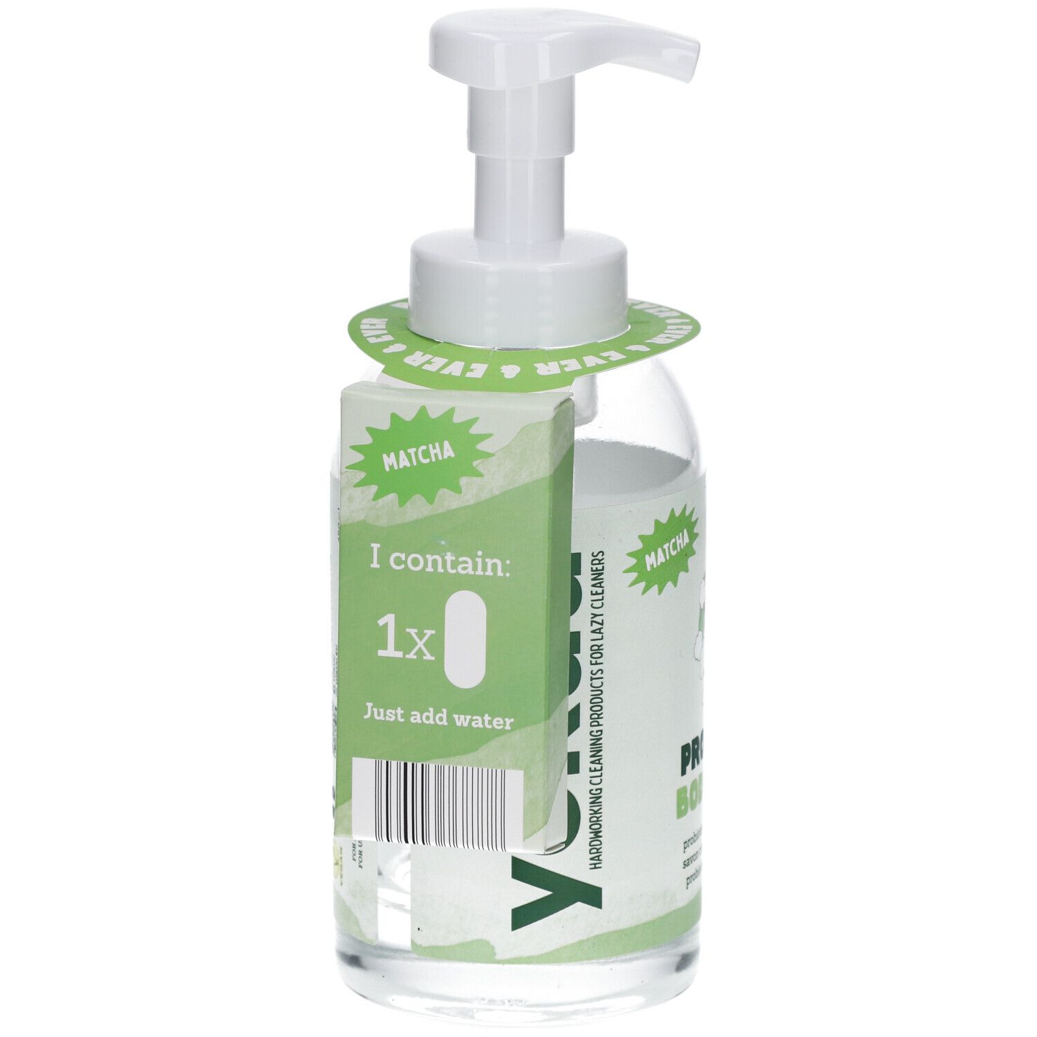 Glasflasche mit weißem Pumpspender, enthält Matcha-Reiniger. Etikett zeigt "I contain: 1x" und "Just add water".