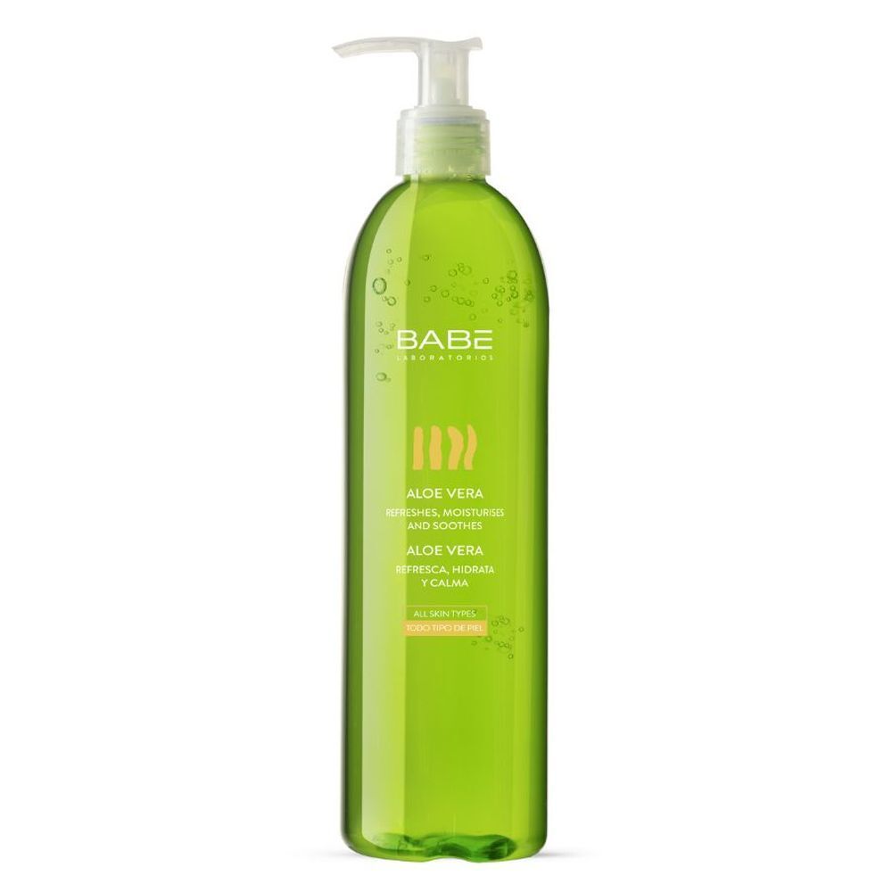 Flacon vert avec pompe. Inscription: BABÉ, Aloe Vera. Hydrate et apaise. Pour tous types de peau.