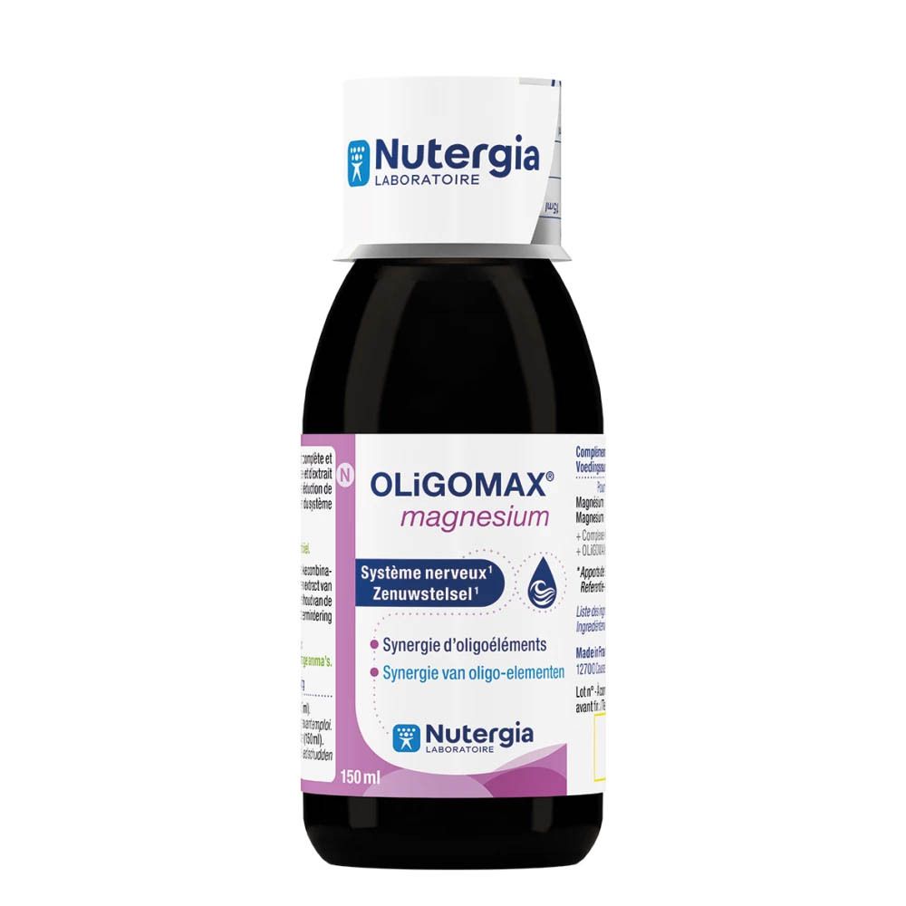 Bruine fles met witte dop. Opschrift: Oligomax Magnesium, NUTERGIA Laboratoire. 150 ml.