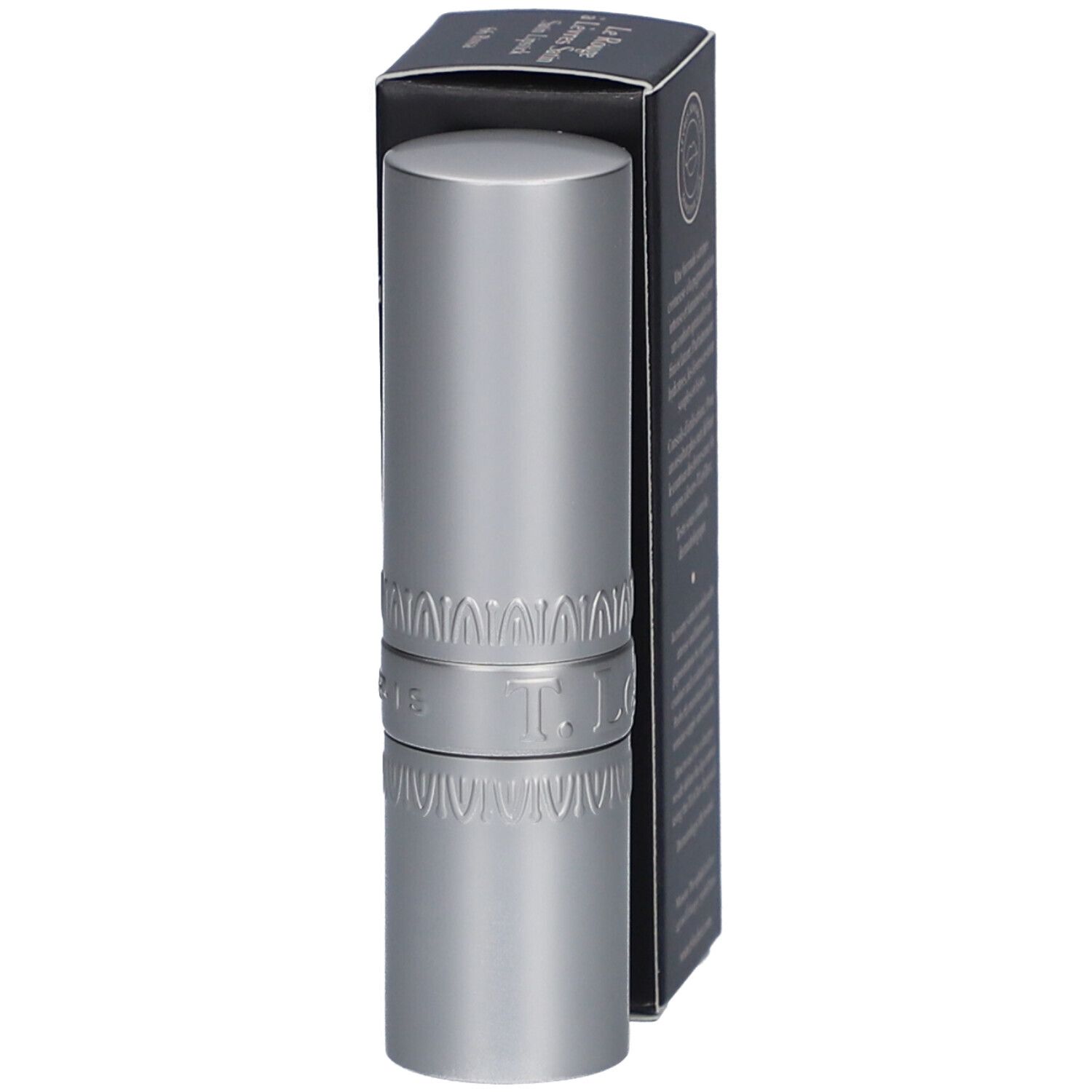 Lippenstift und Schachtel. Lippenstift silberfarben, Schachtel schwarz mit Produktinformationen. Marke: T. LeClerc.