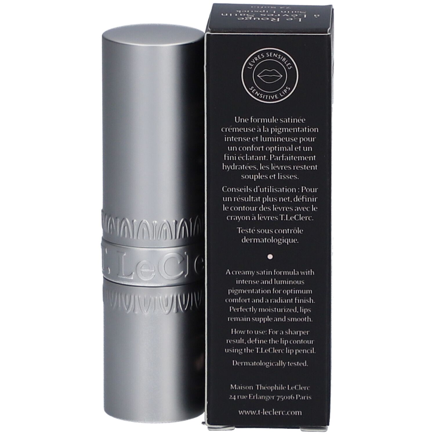 Lippenstift und Verpackung. Silberfarbener Lippenstift, schwarze Verpackung mit Text.