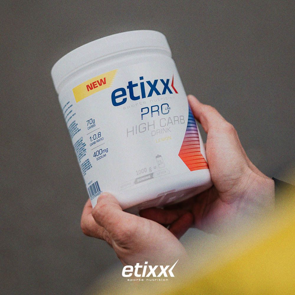 Witte pot Etixx Pro Line High Carb Drink. Opschrift: Citroen, 70g koolhydraten, verhouding 1:0,8, 400mg natrium.
