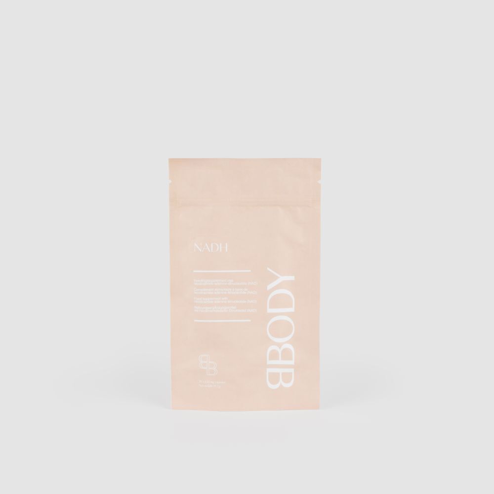Sachet avec inscription BODY, NADH. Complément alimentaire avec nicotinamide adénine dinucléotide.