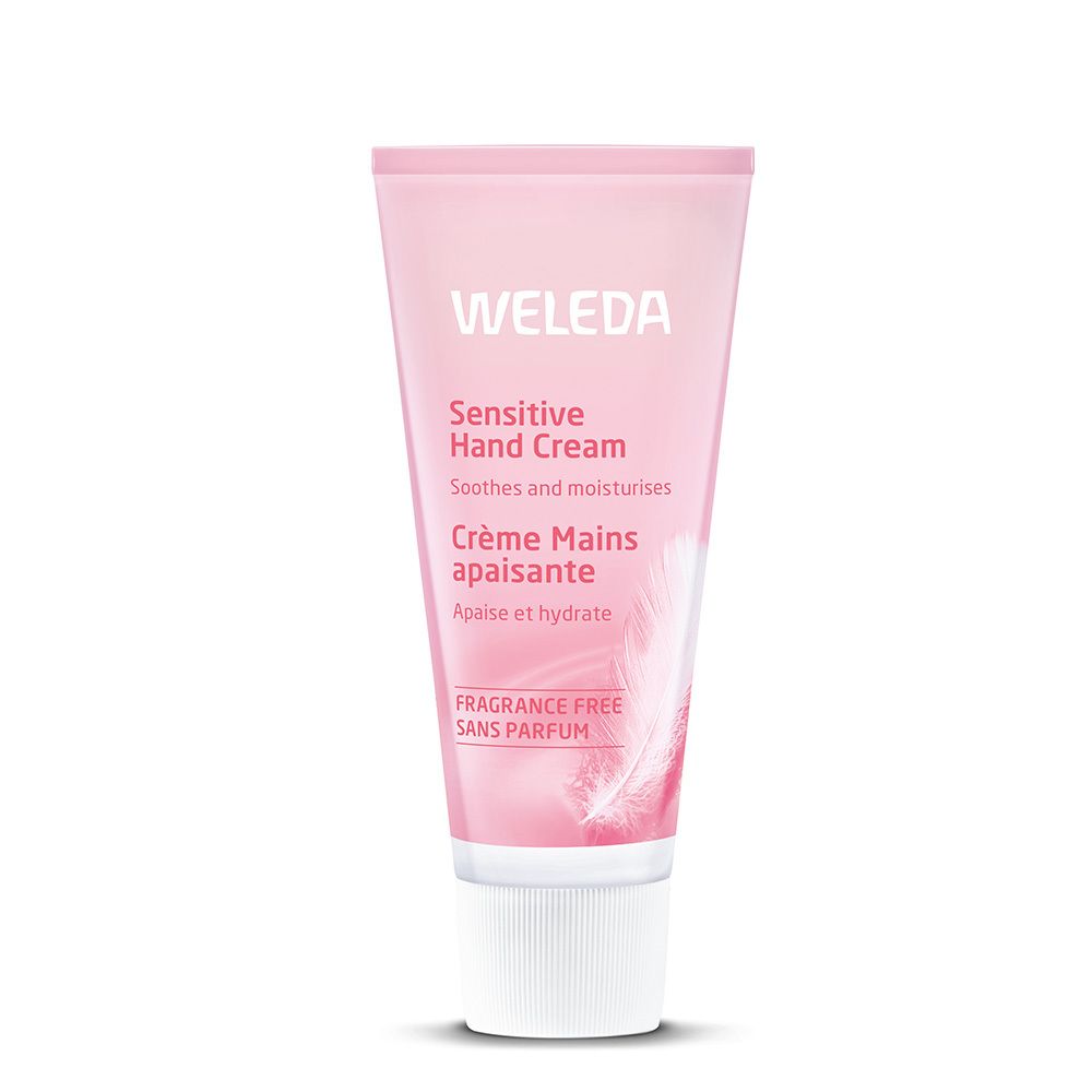 Roze tube met witte dop. Opschrift: Weleda, Sensitive Hand Cream, Crème Mains apaisante, Fragrance Free.