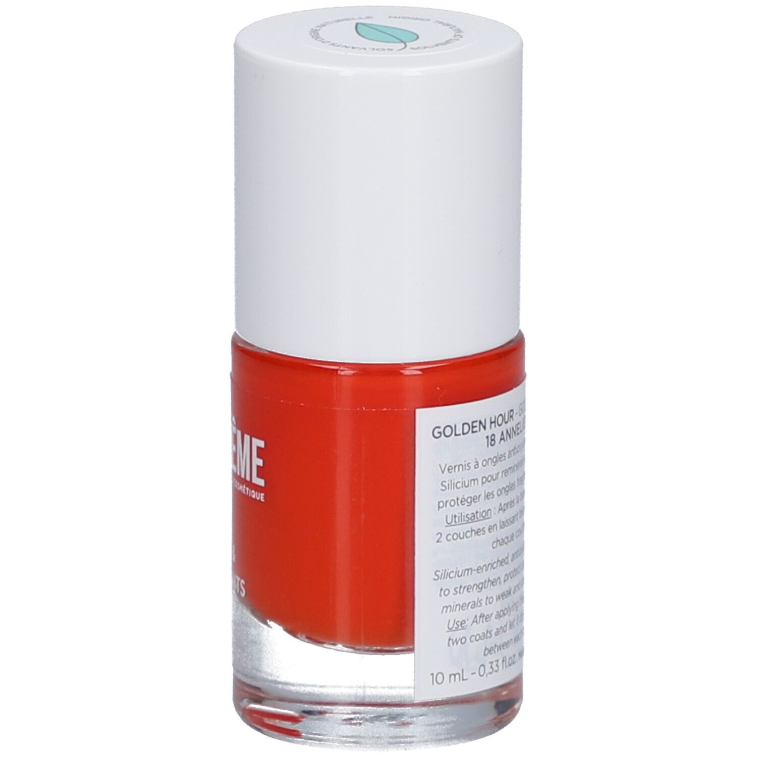 Flacon de vernis à ongles rouge, bouchon blanc. Inscription: MÊME, GOLDEN HOUR 18 ANNELIESE. Informations sur l'étiquette.