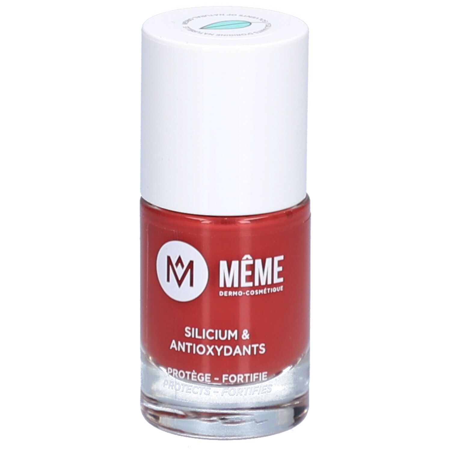 Flacon de vernis à ongles rouge. Bouchon blanc avec logo. Inscription : Silicium & Antioxydants. Marque : MÊME.