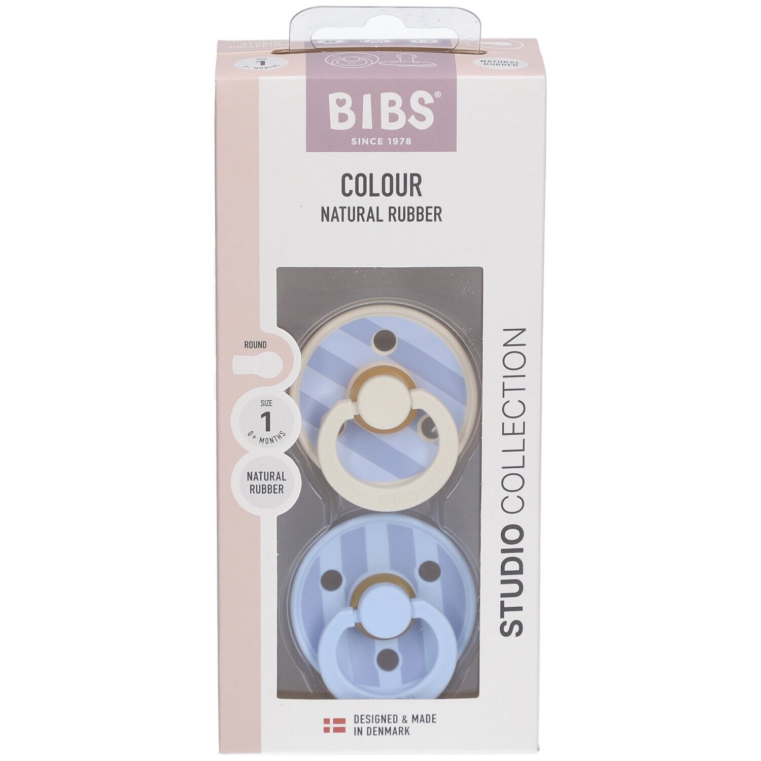 Verpackung mit zwei Schnullern. Blaue und cremefarbene Schnuller mit Streifenmuster. Marke BIBS.