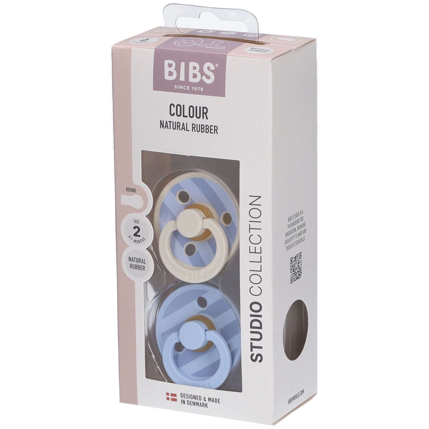 Verpackung mit zwei Schnullern. Blaue und cremefarbene Schnuller mit Streifenmuster. Marke BIBS, ab 6 Monaten.