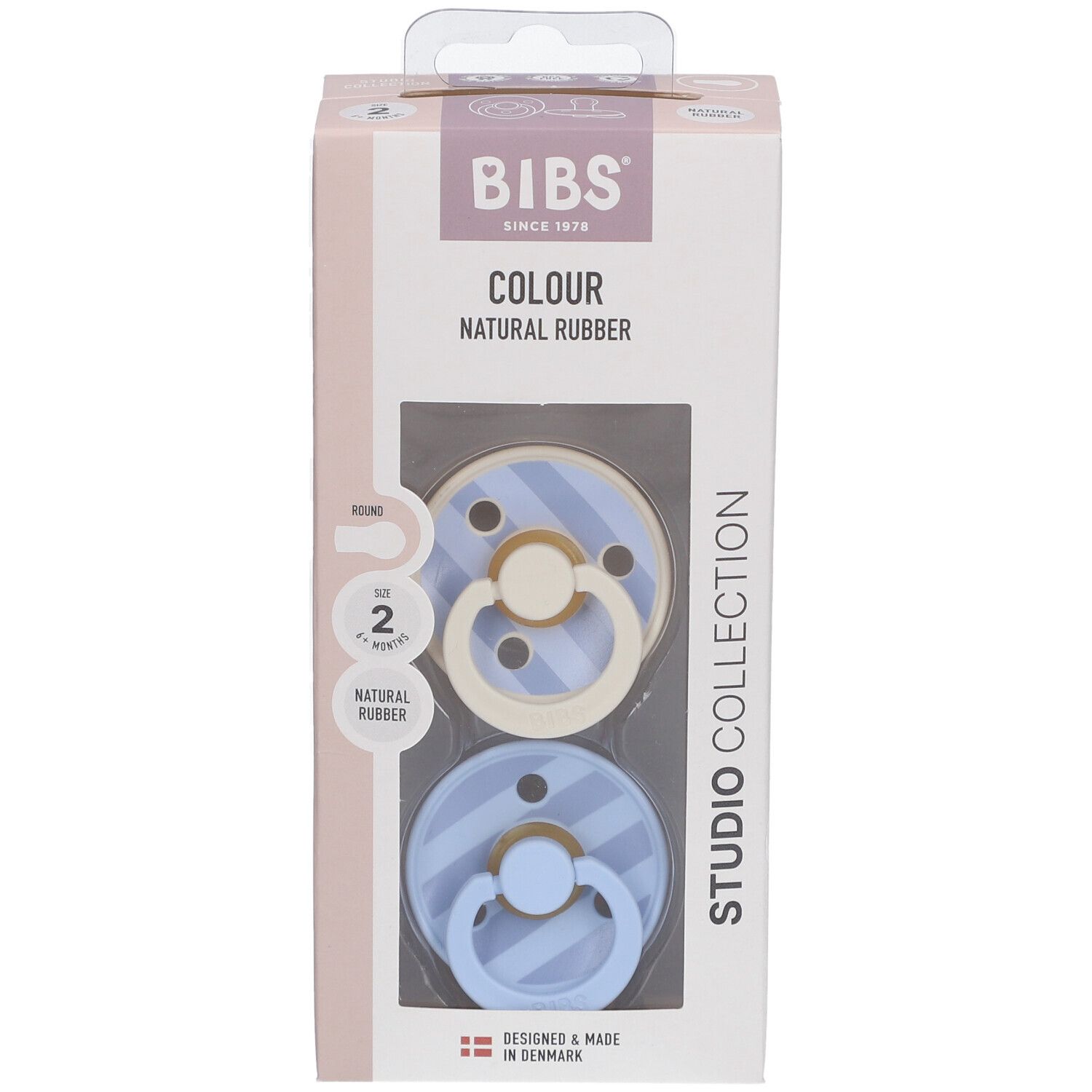 Verpackung mit zwei Schnullern. Blaue und cremefarbene Schnuller mit Streifenmuster. Marke BIBS, ab 6 Monaten.
