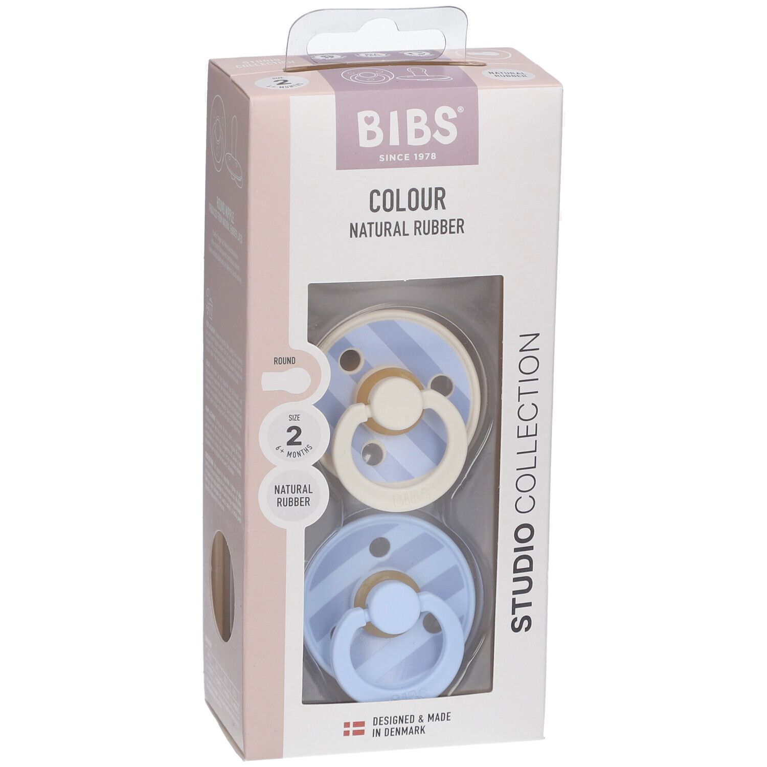Verpackung mit zwei Schnullern. Blaue und cremefarbene Schnuller mit Streifenmuster. Marke BIBS, ab 6 Monaten.