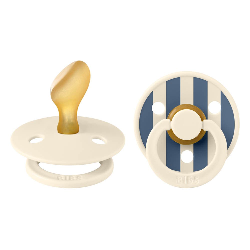 Twee fopspenen. Ivoorkleurige en blauwe strepen. Anatomisch. Natuurrubber.